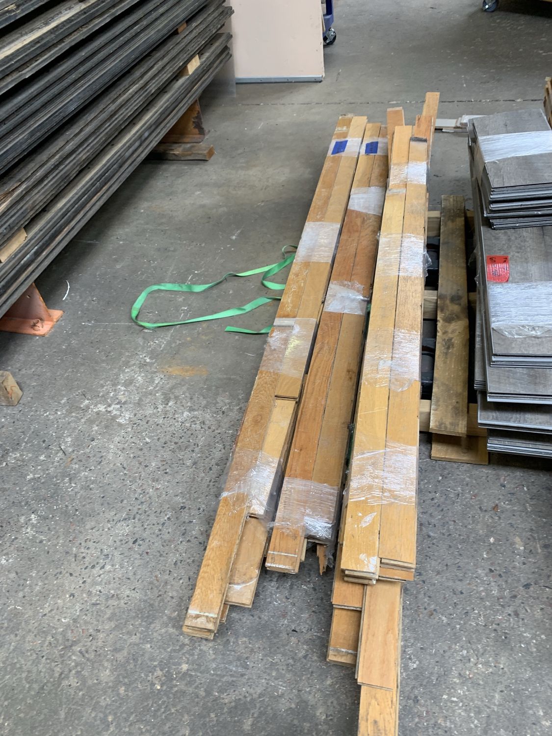 80&quot; Reclaimed Oak Flooring – 2¼&quot; Wide, Mixed Patina (Bundle) 715.03