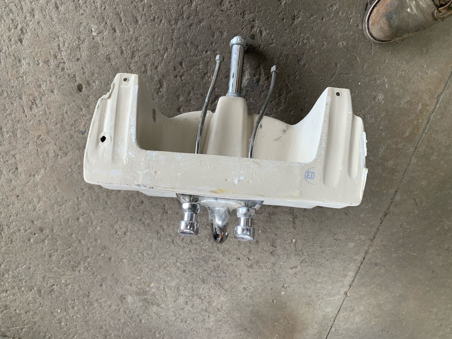 Wall-Mounted Bathroom Sink w/ Faucet &amp; Brackets – Porcelain, Chrome 722.02-05