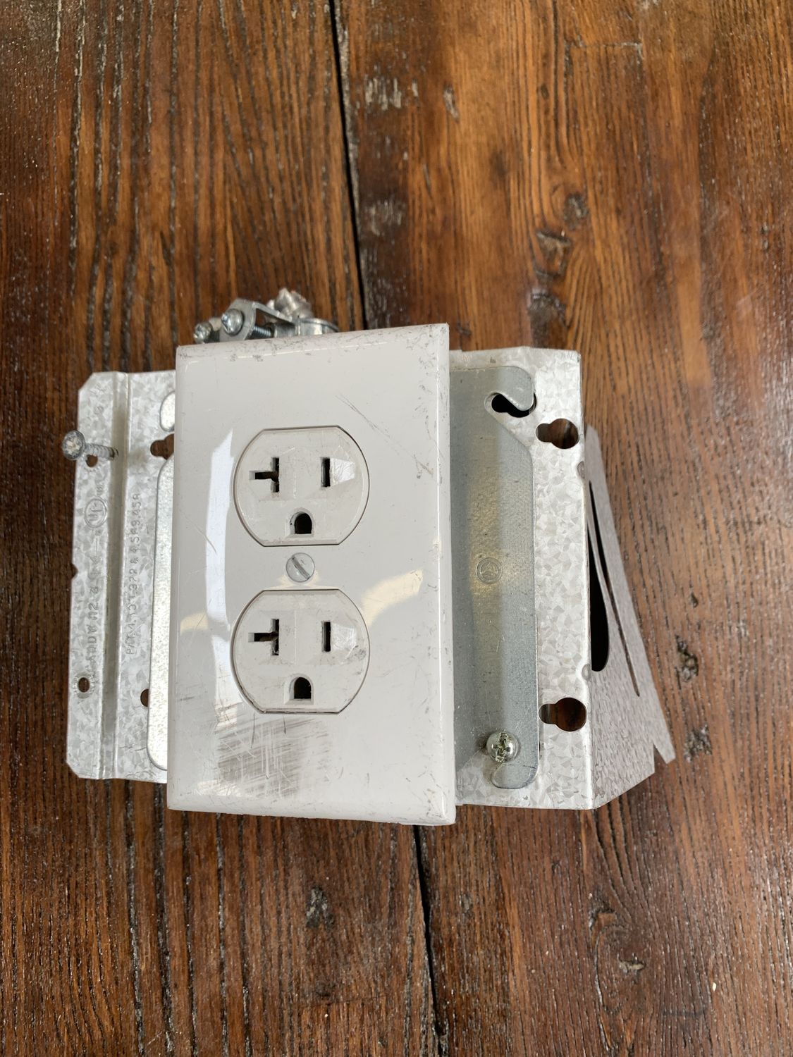 Dual Outlet with Metal Box &amp; Mud Ring – Pre-Wire 729.05
