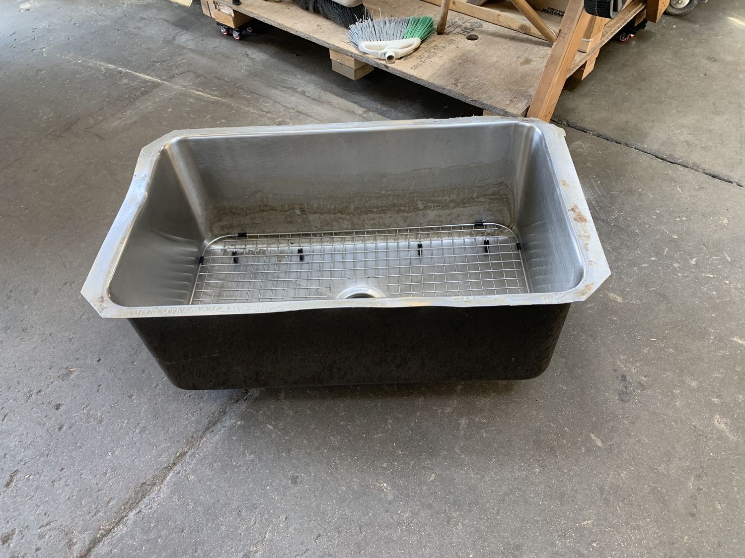 30 ½&quot; Stainless Steel Undermount Kitchen Sink – Single Basin with Grid Insert 707.09