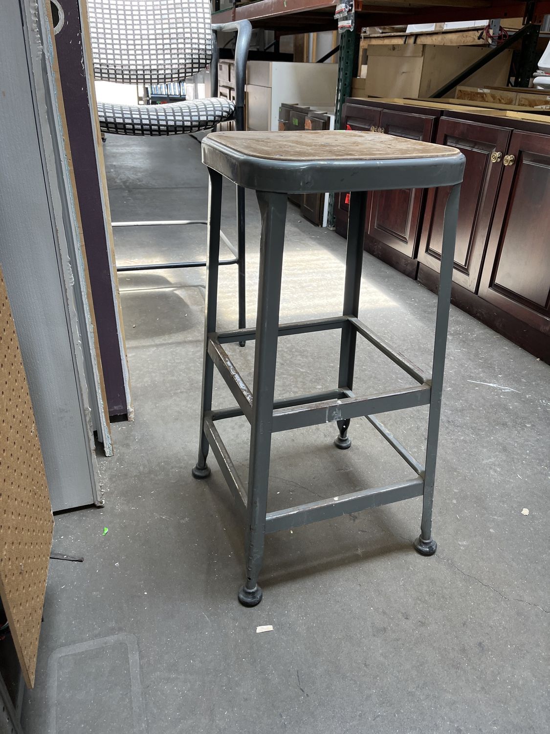 Industrial Metal and Wood Bar Stool [809.06]