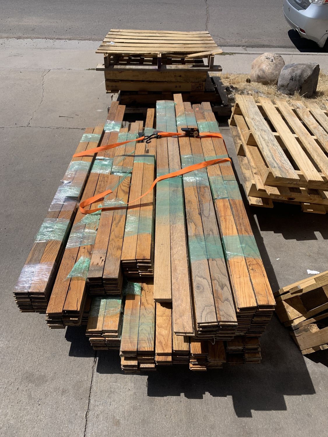 Reclaimed Red Oak Hardwood Flooring – 150 sq ft [819.01]