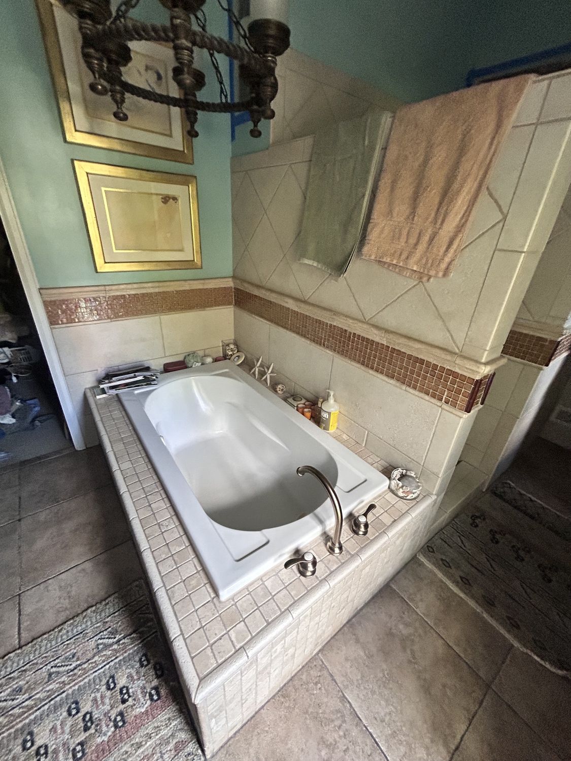 Whirlpool Bathtub with Pump – 60 in x 32 in [815.11]