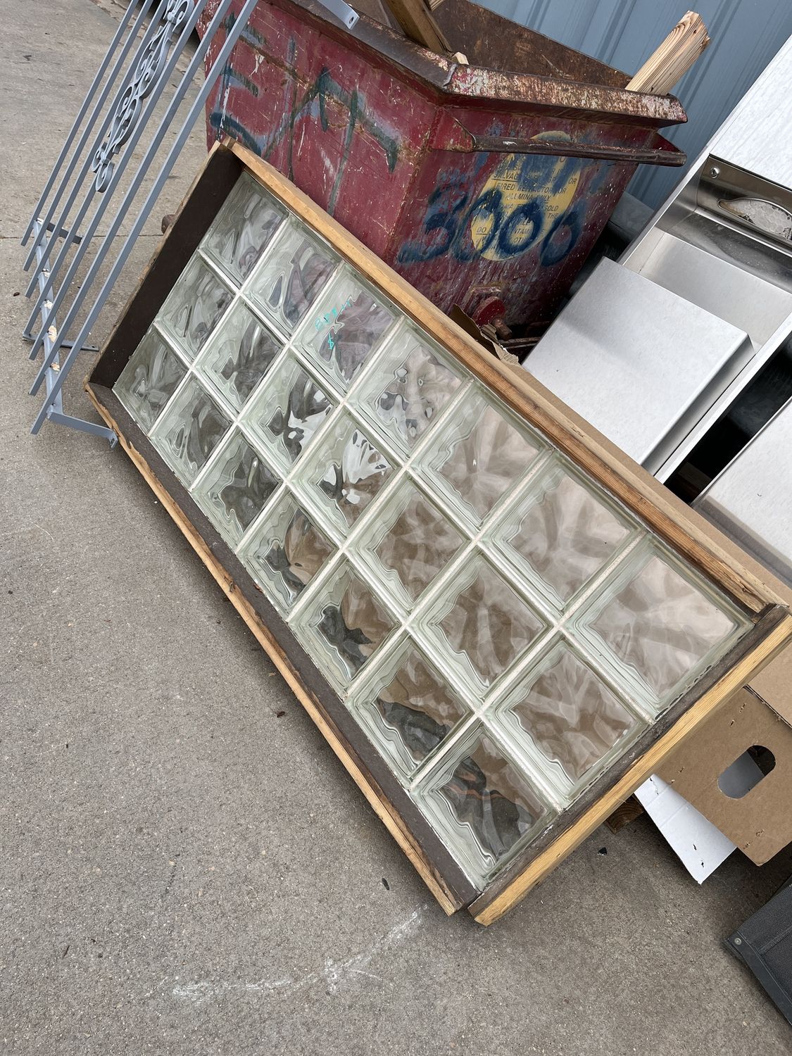 Glass Block Window Panel – 58 ½ in x 26 ¾ in x 8 ¼ in [823.11]
