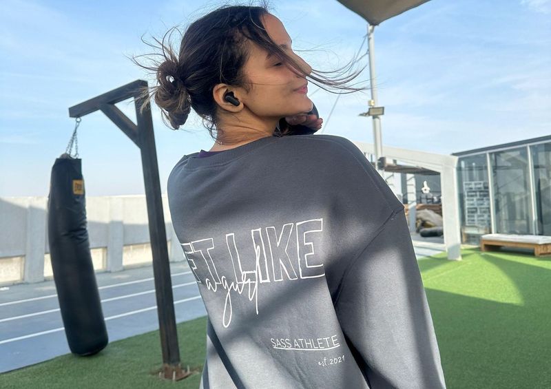 'lift like a gurl' crewneck grey
