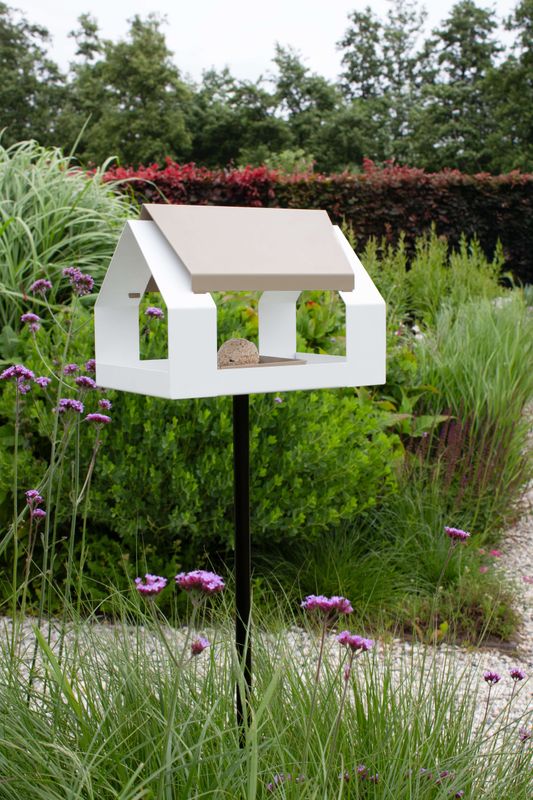 The Barn  Pole - wit