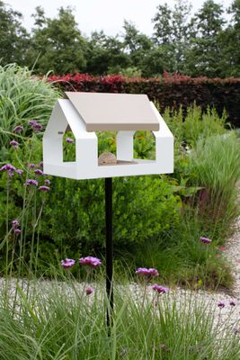 The Barn  Pole - wit