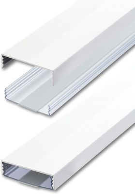 Płaski design aluminiowy kanał kablowy lakierowany w kolorze białym na wysoki połysk RAL9003 samoprzylepny 50 mm x 15 mm