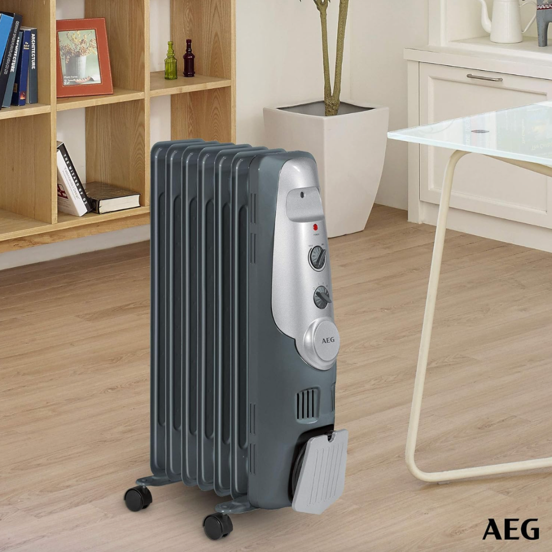 AEG RA 5520 7-żebrowy grzejnik olejowy, 1500 W, 3 poziomy mocy, regulacja ciepła, zwijanie kabla, 4 kółka