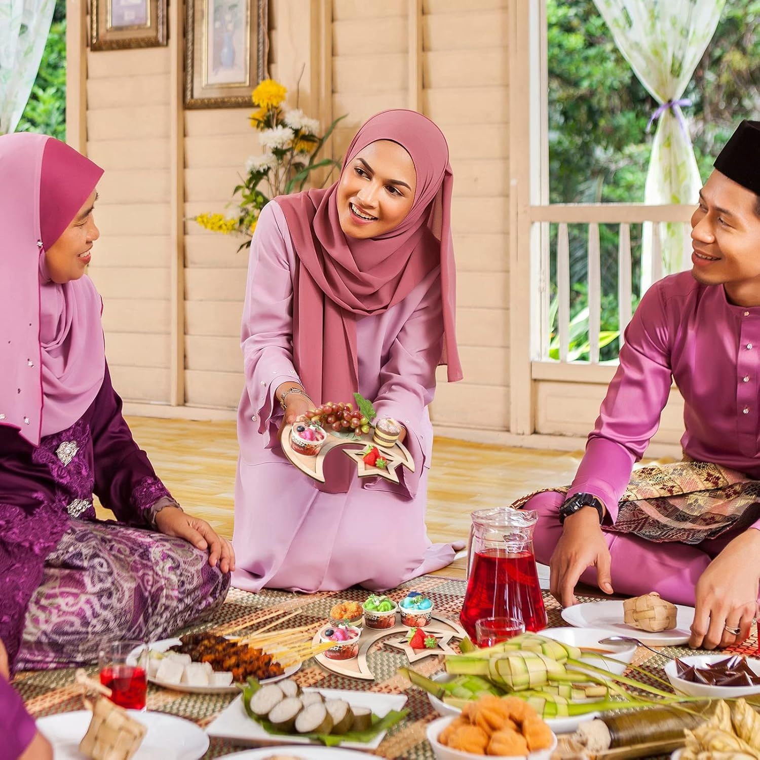 Zestaw 4 tac Ramadan w kształcie Księżyca i Gwiazdy. Drewniane talerze Eid Mubarak.
