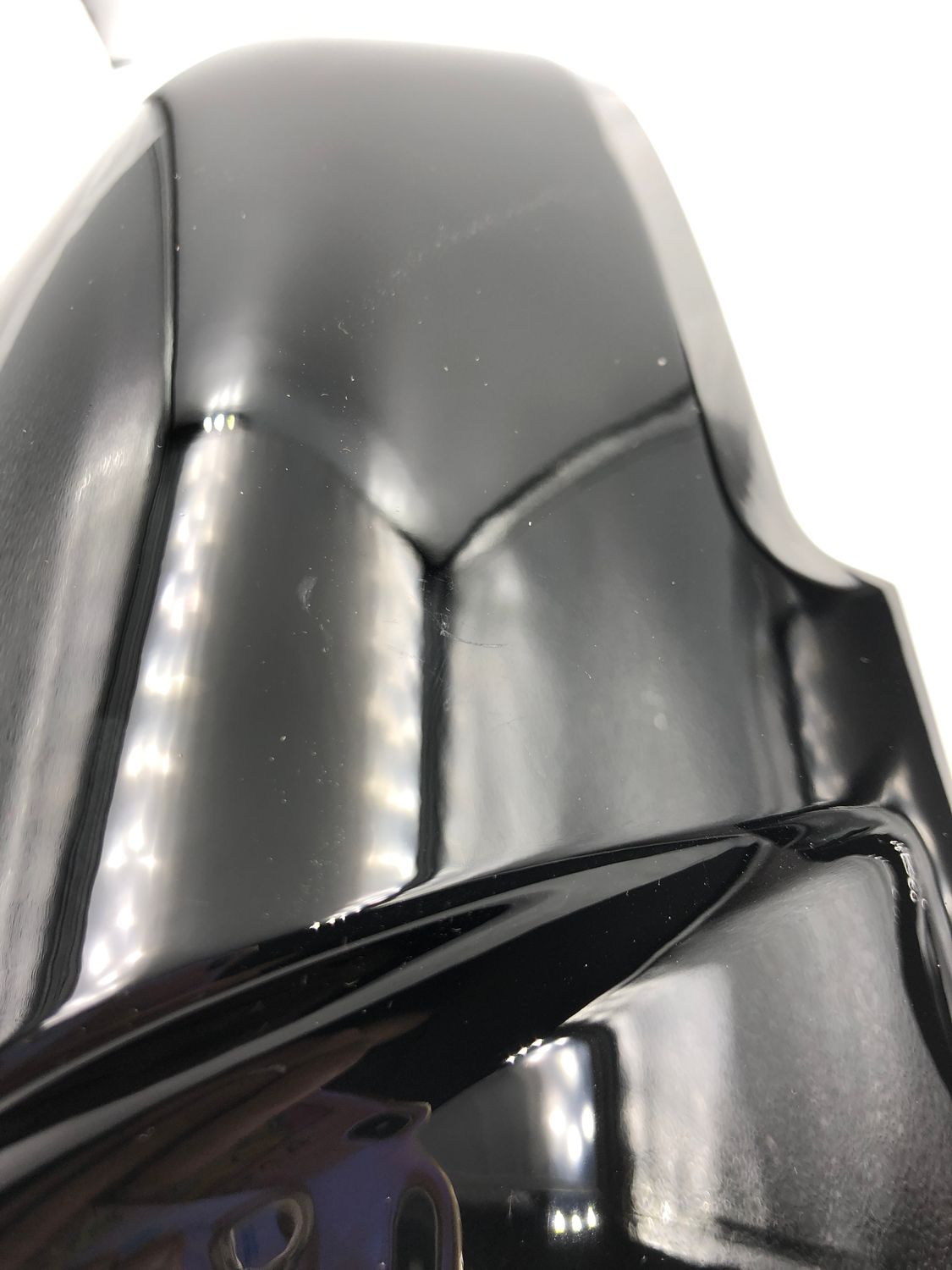 Altsbaos osłona lusterka wstecznego do BMW F20-36, E84, I01, X1 w kolorze czarnym połyskującym.
