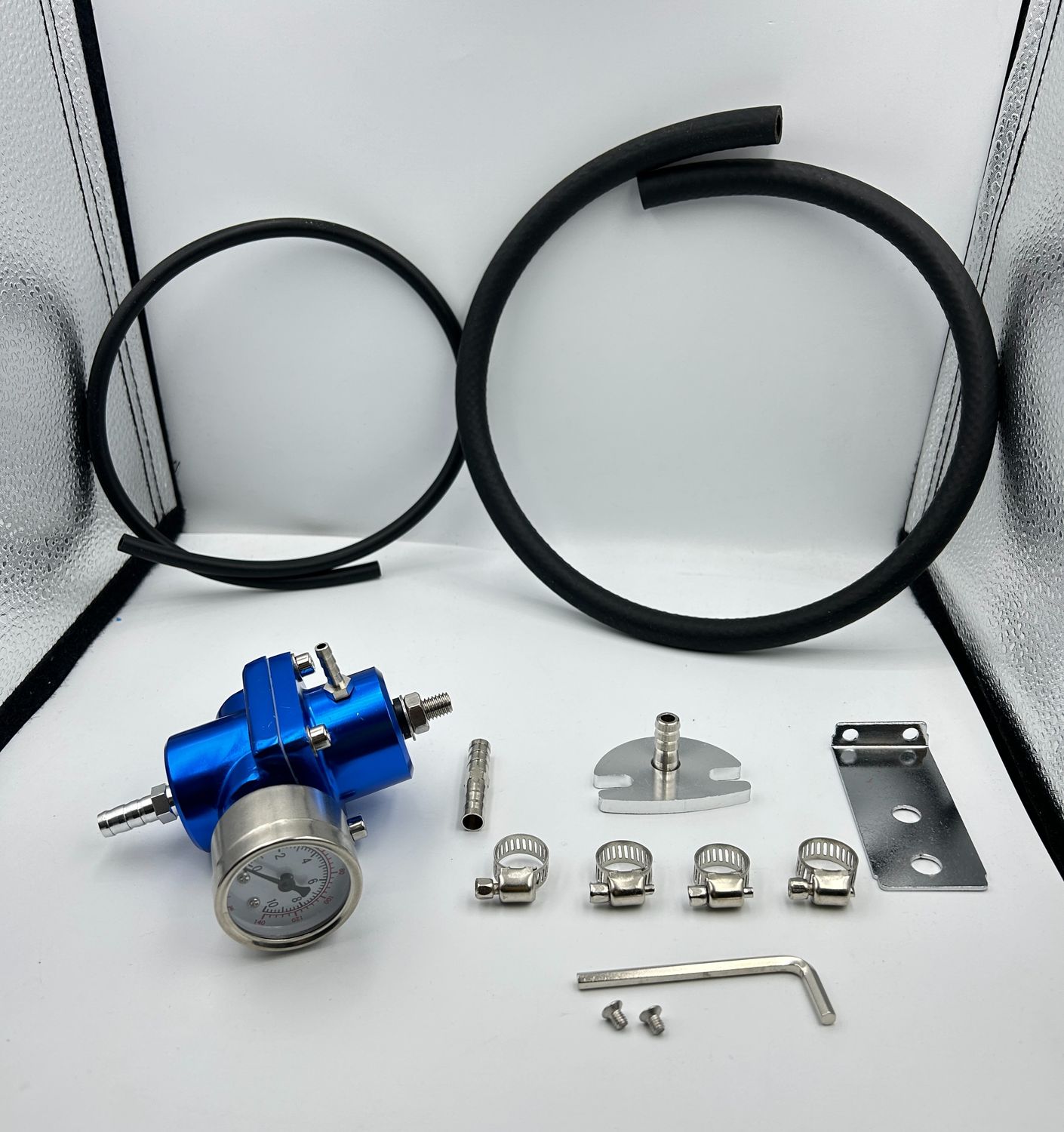 Uniwersalny regulator ciśnienia FPR, aluminiowy, 0-140 psi (Niebieski)
