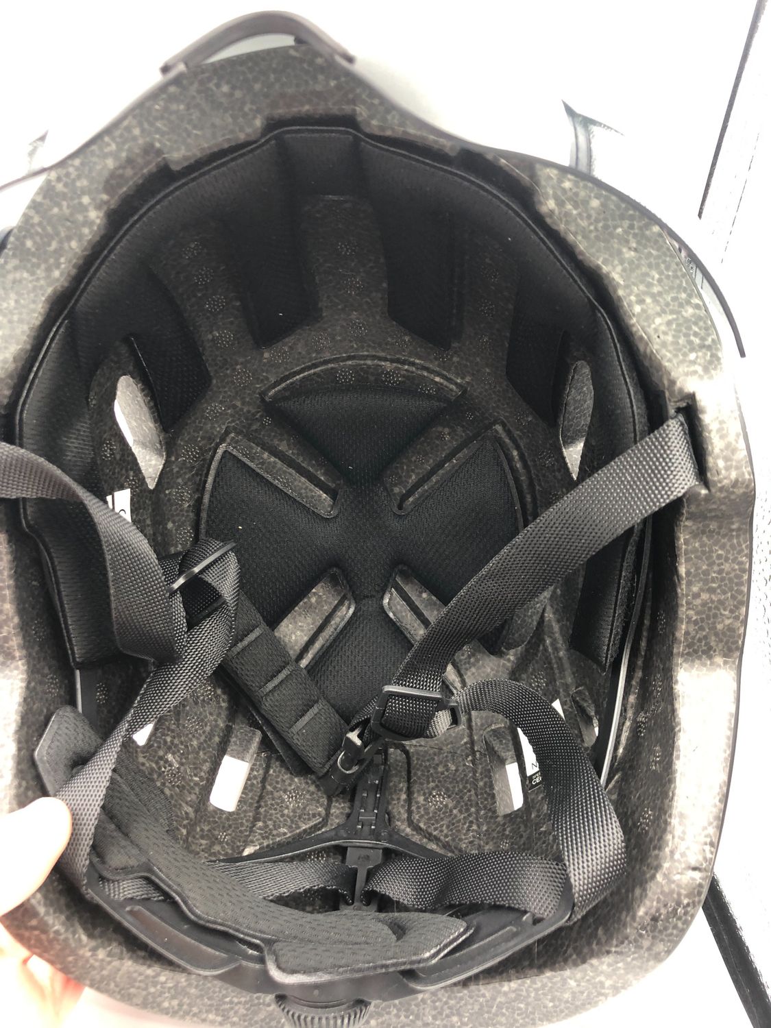 Kask rowerowy M Visor z magnetyczną szybą i osłoną przeciwsłoneczną.