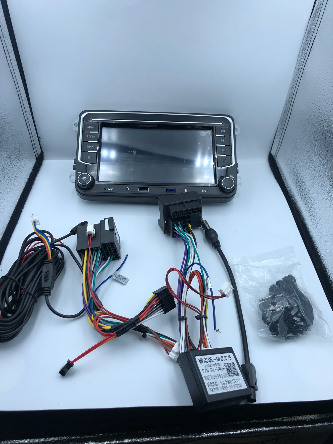 YZKONG Radio Samochodowe z Bezprzewodowym Carplay, model VW Passat/Golf.