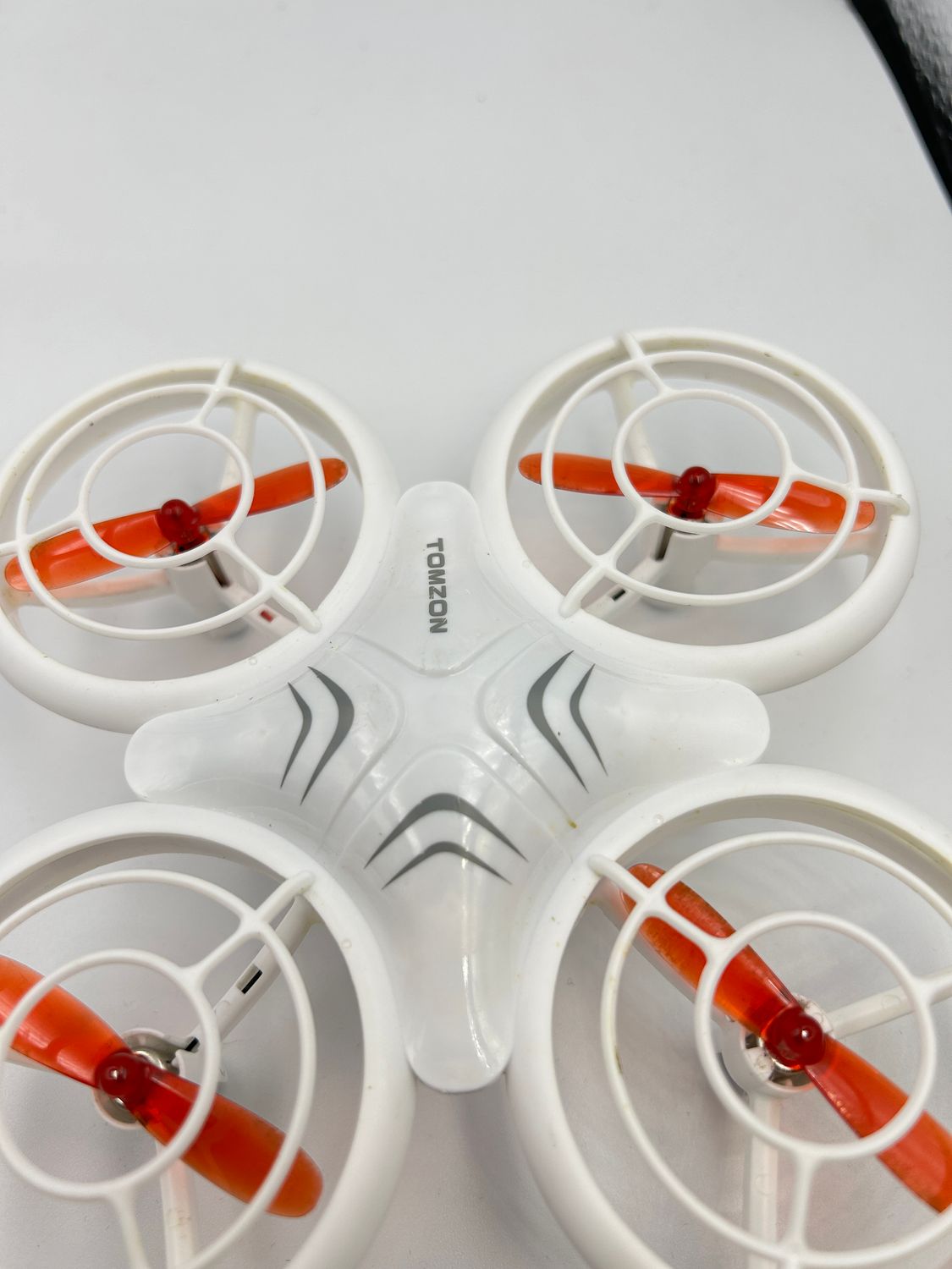 TOMZON Mini dron, niebieskie i zielone LED, quadcopter RC z 2 bateriami