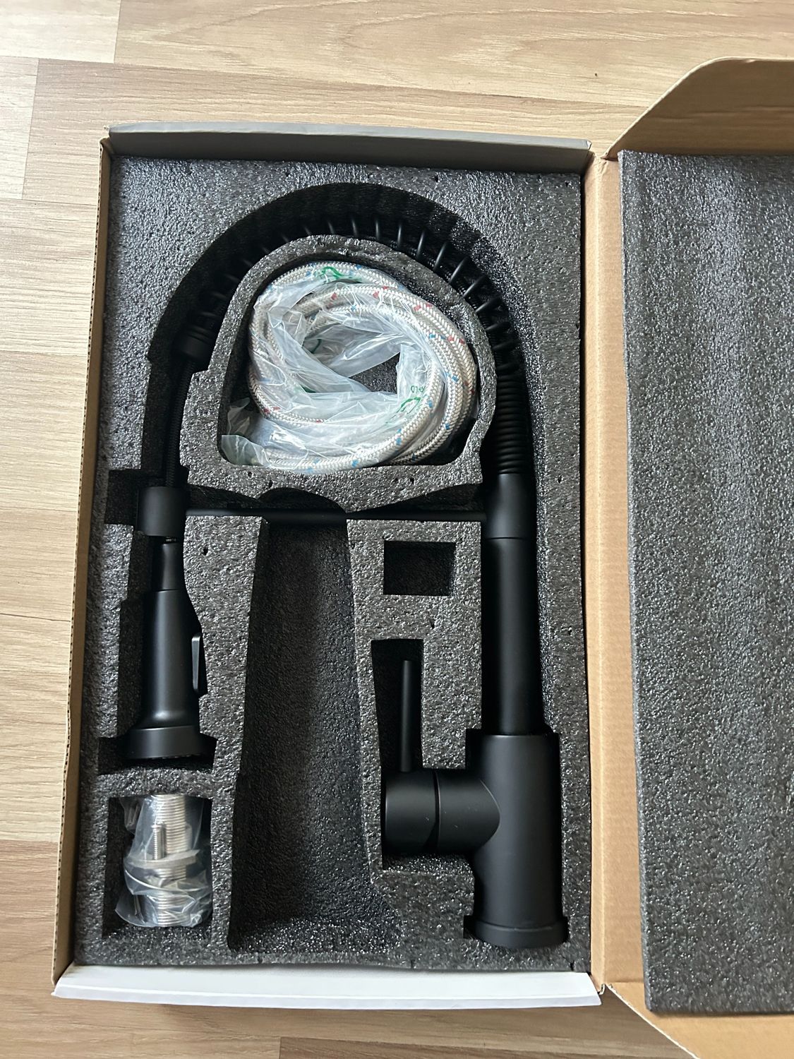 DJS bateria kuchenna, stal nierdzewna, 360° czarny kran z wyciąganą wylewką.