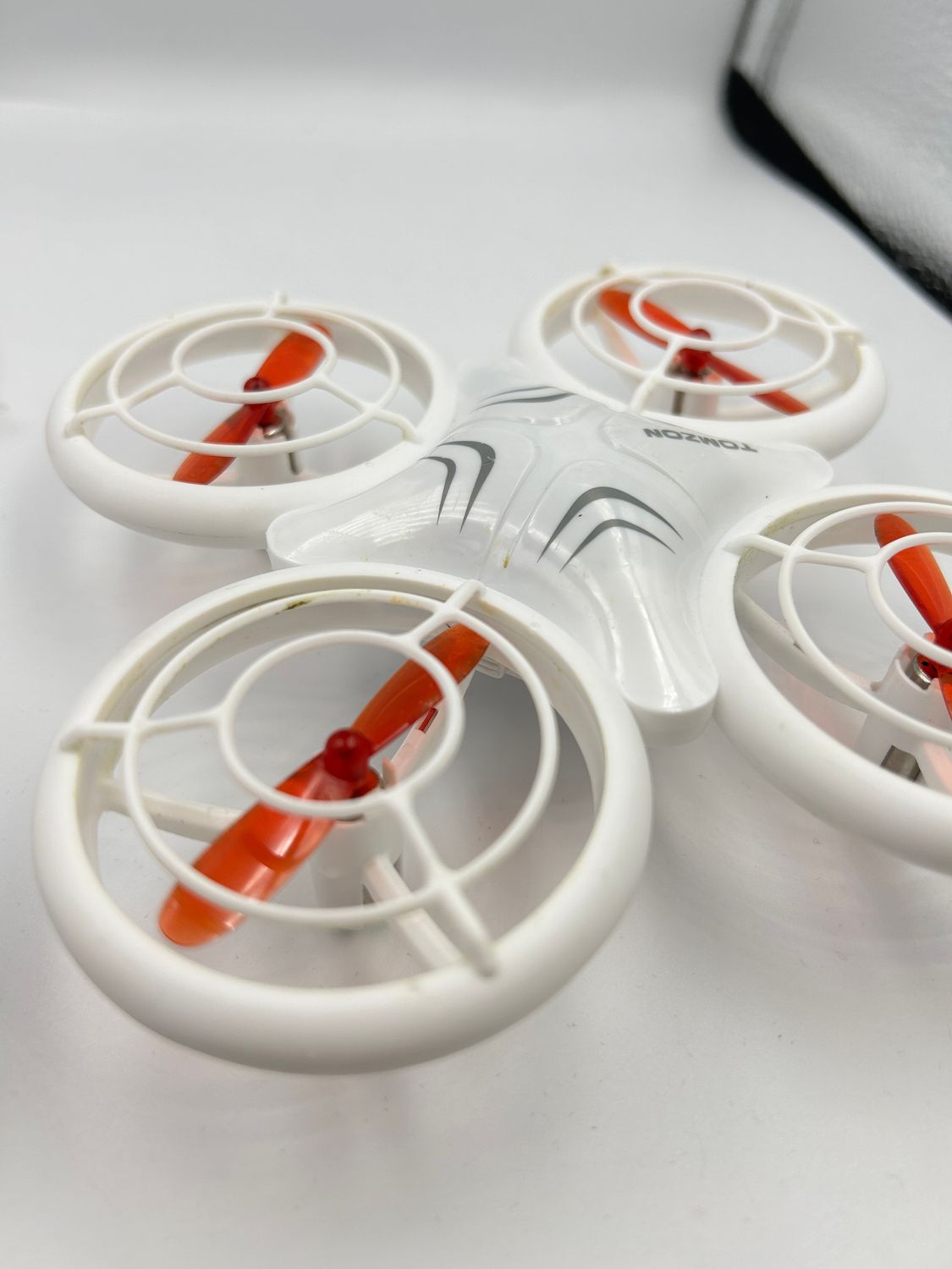 TOMZON Mini dron, niebieskie i zielone LED, quadcopter RC z 2 bateriami