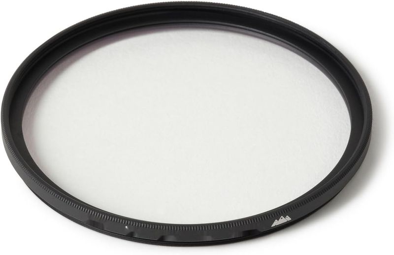 Gobe 49 mm Filtr UV (3Peak) chroni obiektyw i redukuje UV światło.