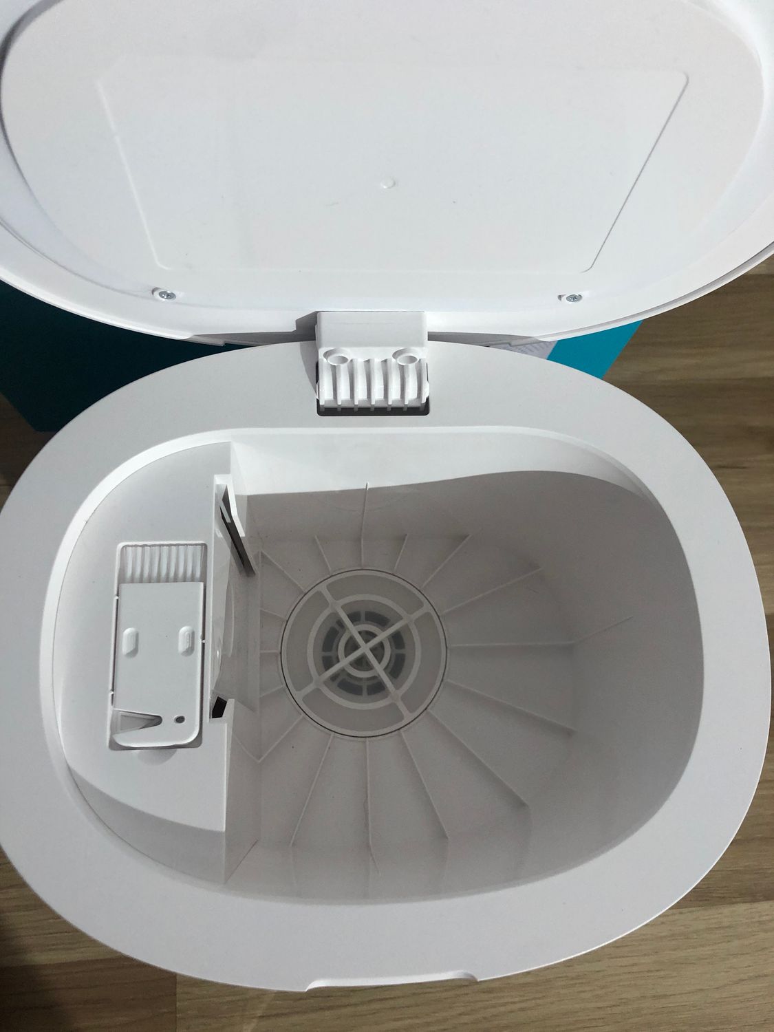 HONITURE Robot sprzątający Q6 Pro 3500 Pa z nawigacją laserową.