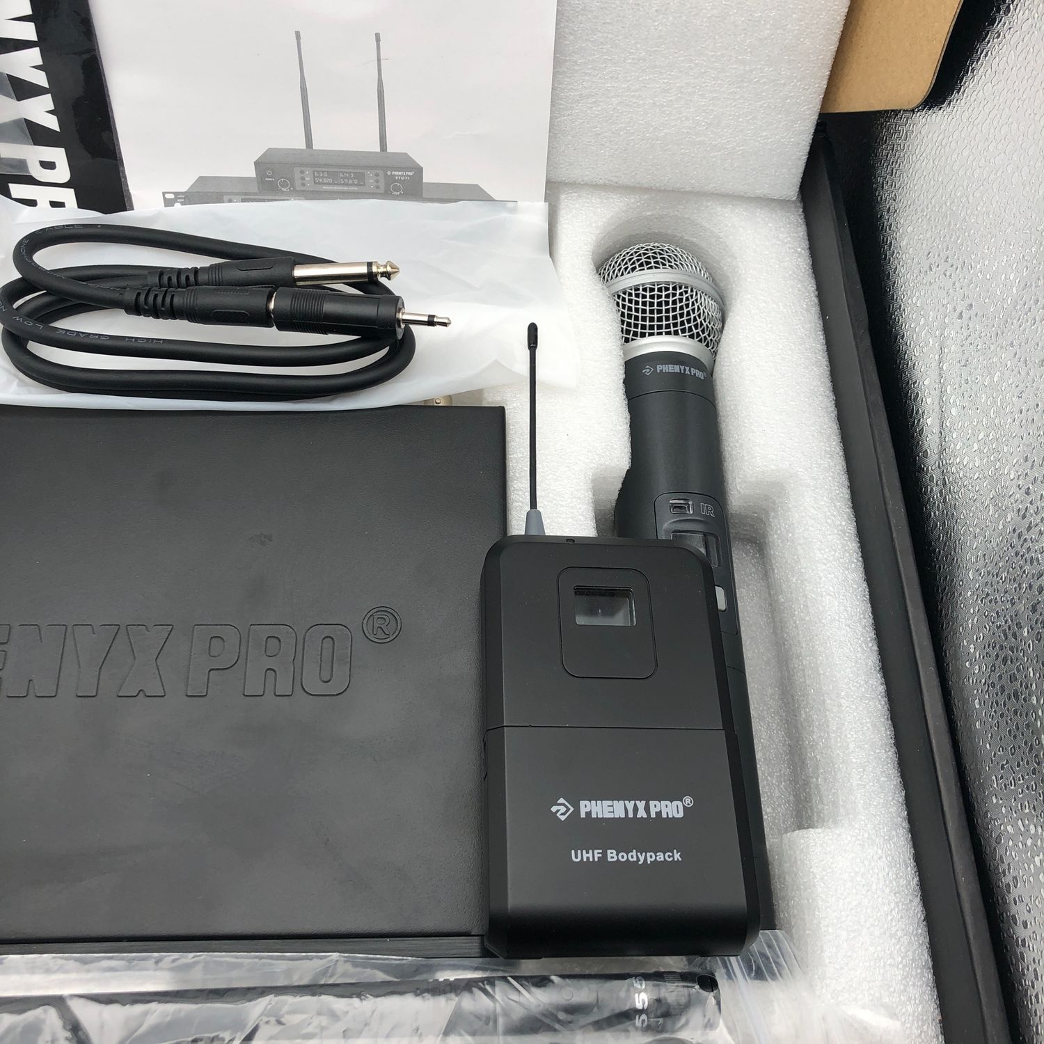 Phenyx Pro PTU-71-1H1B: system bezprzewodowych mikrofonów, 2x100 kanałów UHF.