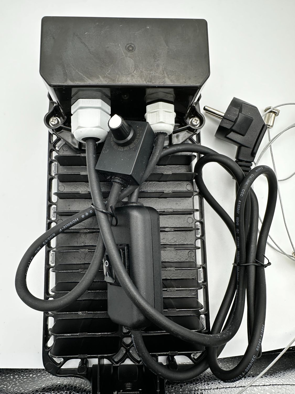 SANSI Lampa LED 1000W, Pełne Spektrum, IP54, Energooszczędna 90%