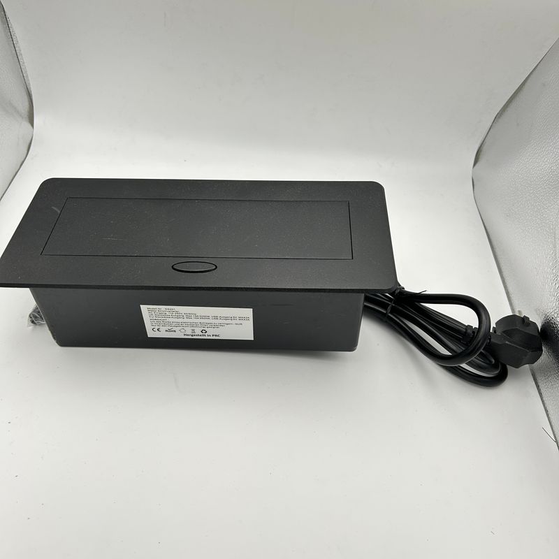 Connection Box Black, biurko z 2 gniazdami i 2 portami USB Type-C