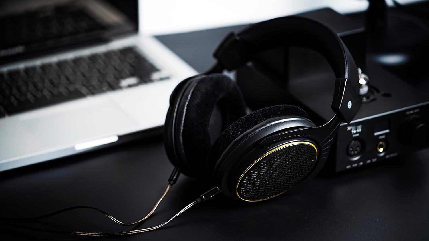 Linsoul Thieaudio Ghost 40mm słuchawki otwarte z odłączanym kablem.