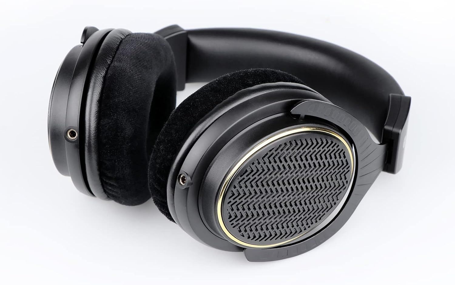 Linsoul Thieaudio Ghost 40mm słuchawki otwarte z odłączanym kablem.