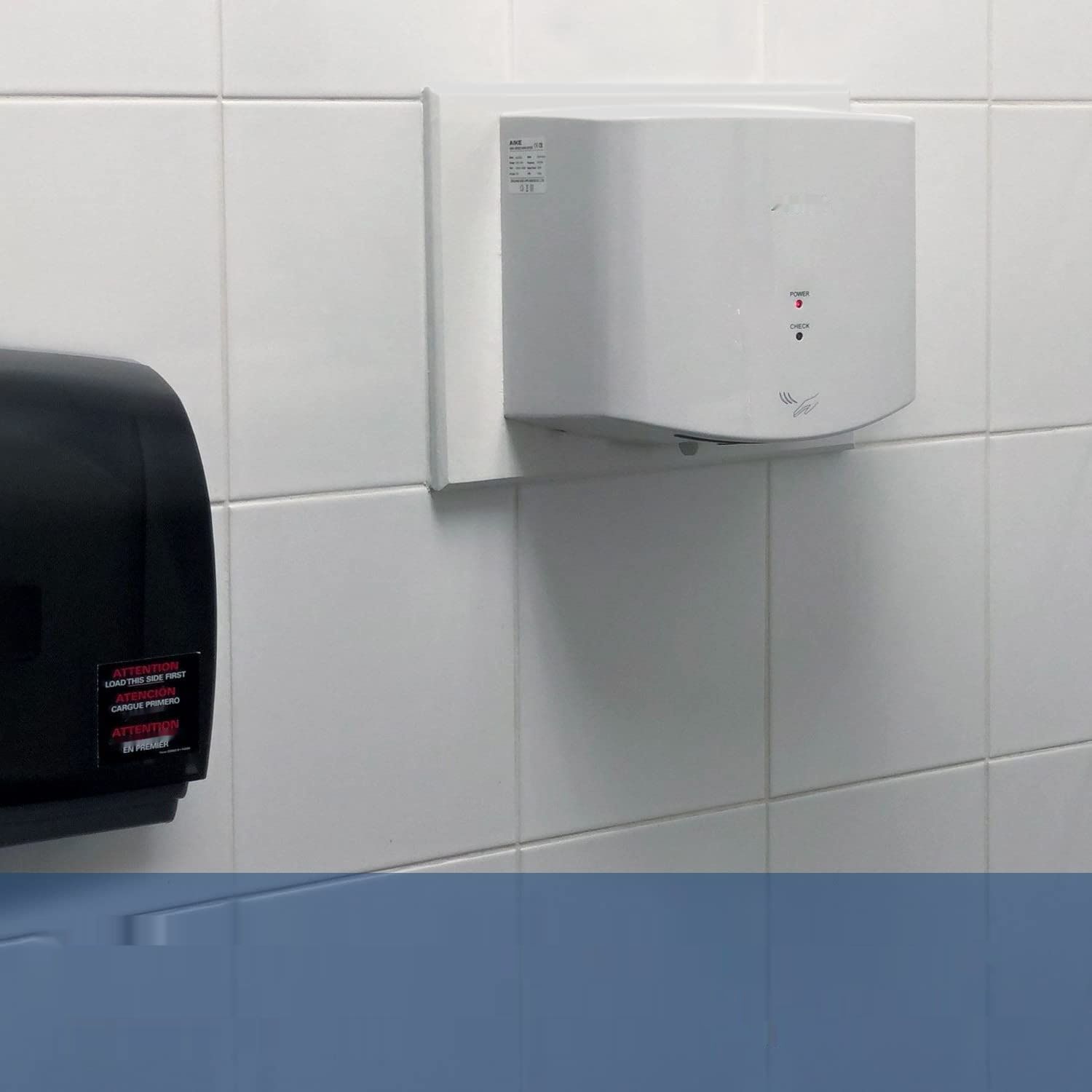 Suszarka do rąk AIKE AK2630S 220V 1400W biała, 10 s suszenia.