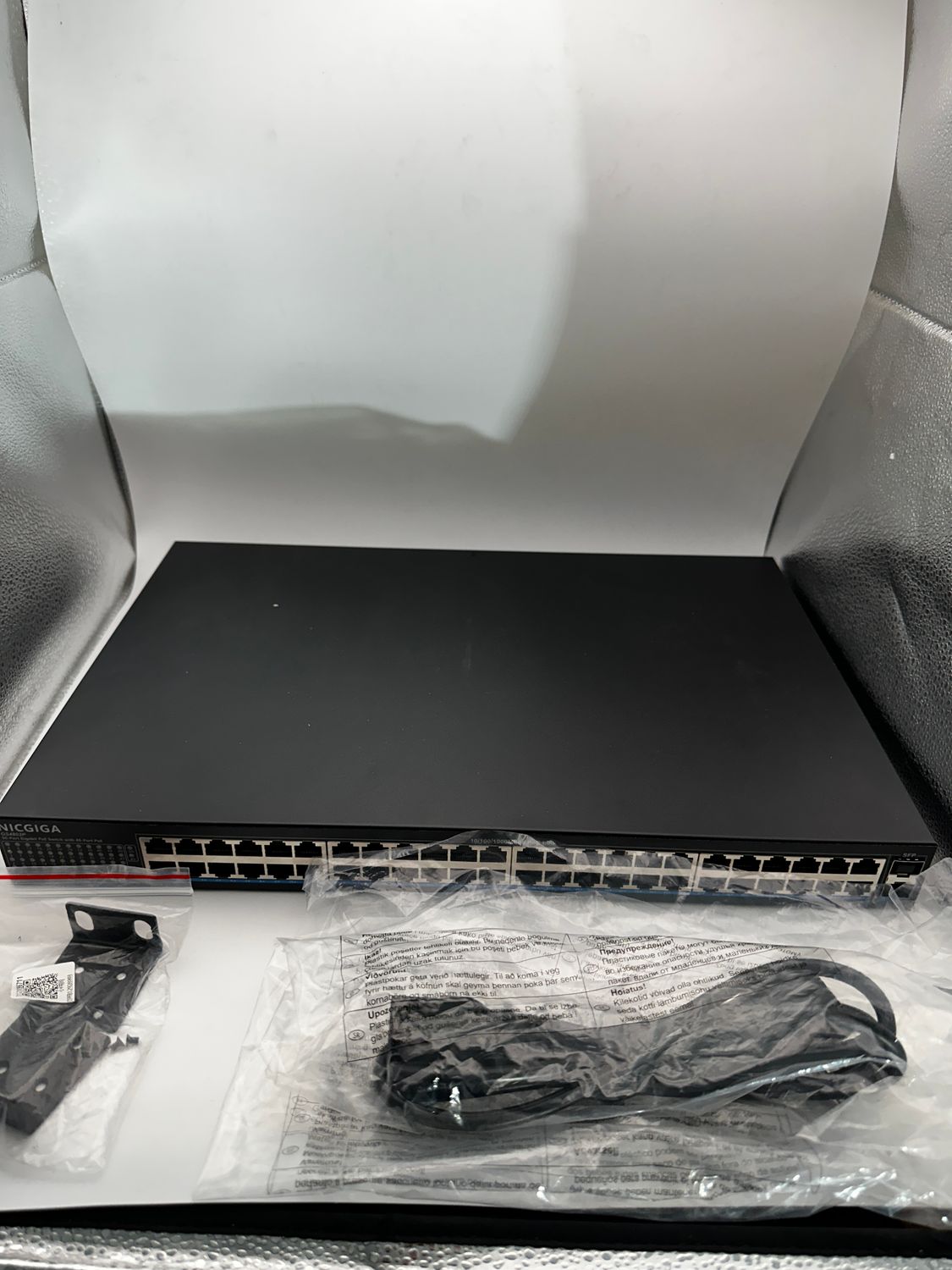 NICGIGA 48-portowy przełącznik Gigabit PoE+@400W, 2x1G SFP, montaż biurkowy/rackowy