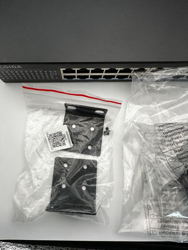 NICGIGA 48-portowy przełącznik Gigabit PoE+@400W, 2x1G SFP, montaż biurkowy/rackowy