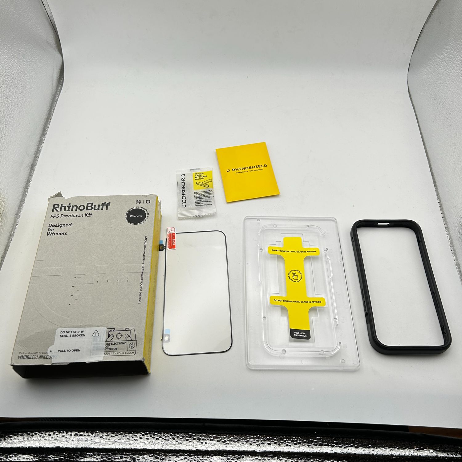 Bumper Gaming do  iPhone 15 , czarny