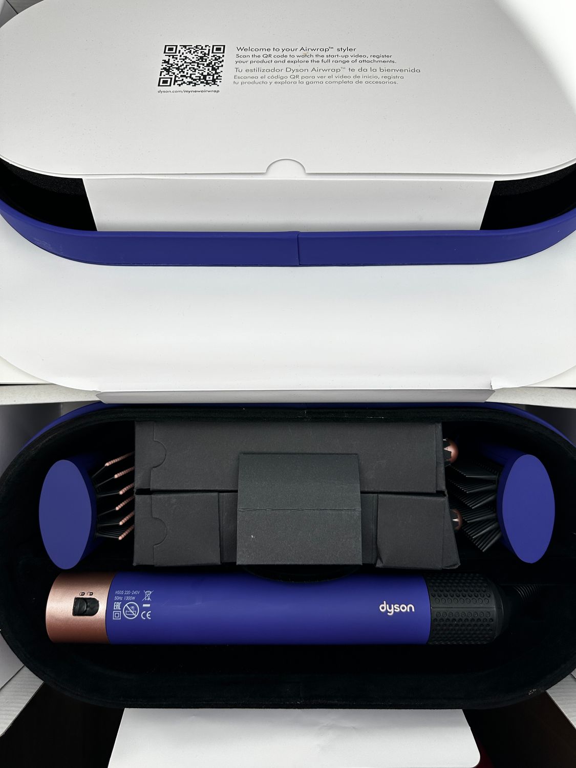 Dyson Airwrap Complete Long niebieski, kręcenie, falowanie, wygładzanie.