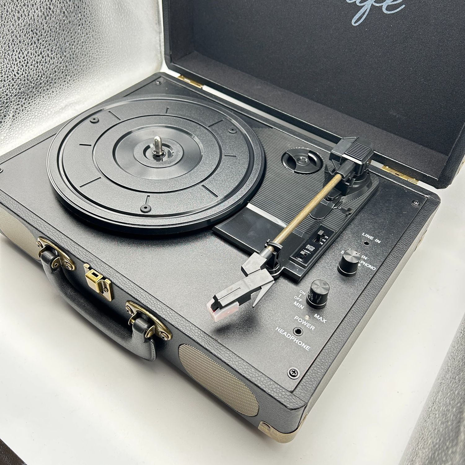 Gramofon 3 prędkości 33/45/78 RPM, przenośny z Bluetooth, wbud. głośniki.
