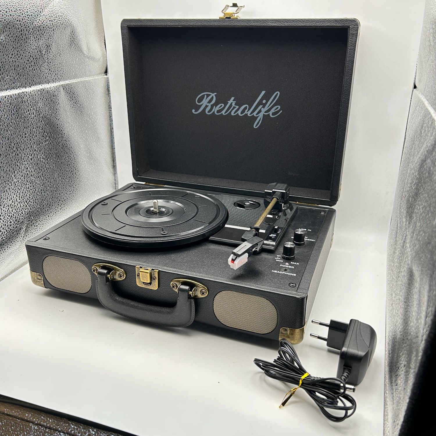 Gramofon 3 prędkości 33/45/78 RPM, przenośny z Bluetooth, wbud. głośniki.