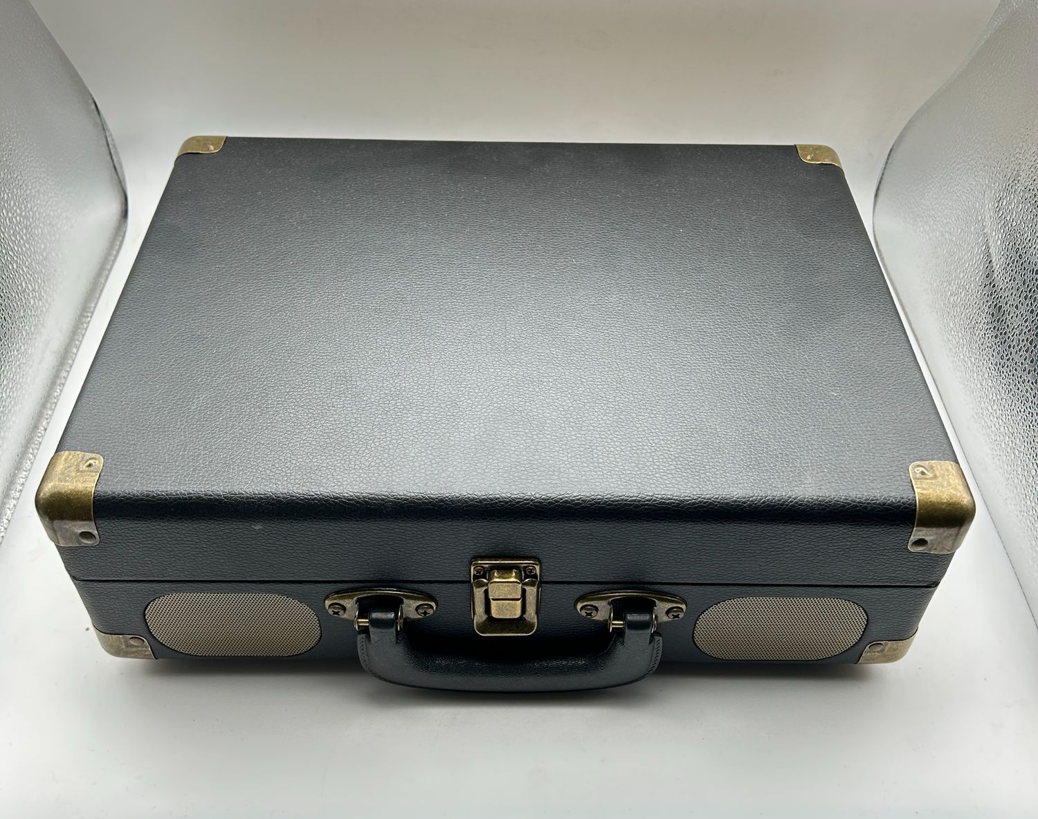 Gramofon 3 prędkości 33/45/78 RPM, przenośny z Bluetooth, wbud. głośniki.
