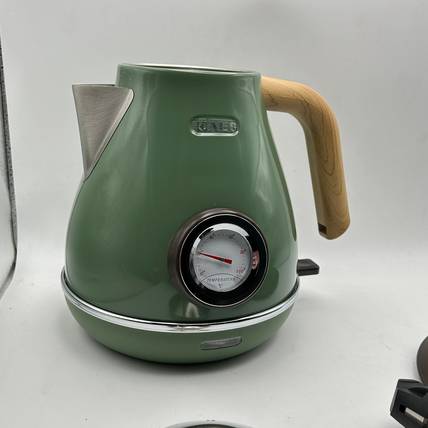 Czajnik elektryczny z retro drewnianym wykończeniem, wtyczka EU 220-240V.