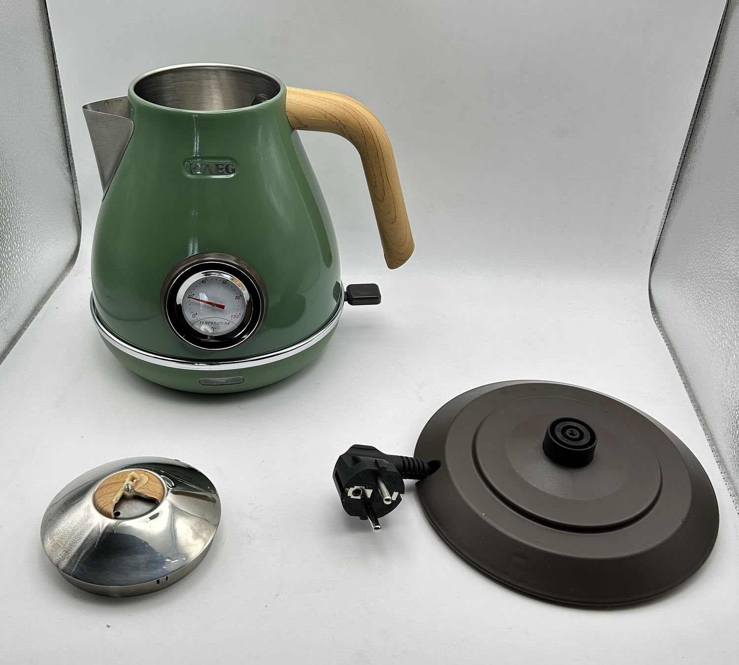 Czajnik elektryczny z retro drewnianym wykończeniem, wtyczka EU 220-240V.