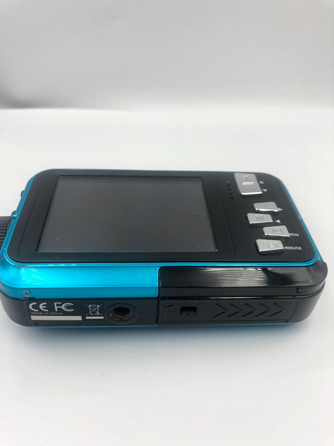 YISENCE Podwodna Kamera FHD 2.7K 48MP z Podwójnym Wyświetlaczem LCD do Nurkowania.