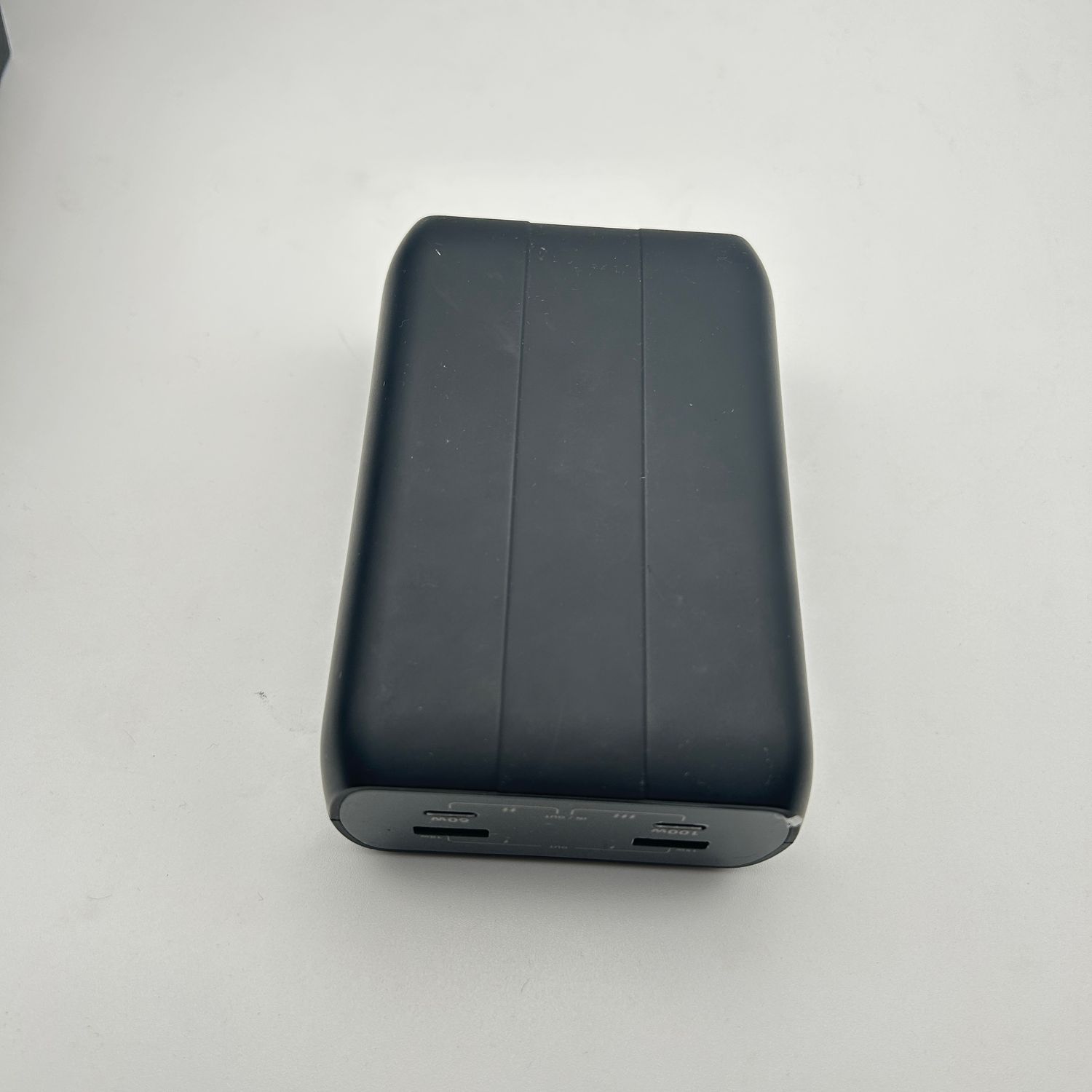 Imuto Laptop Powerbank 27200 mAh, USB C PD 100 W, 4 porty