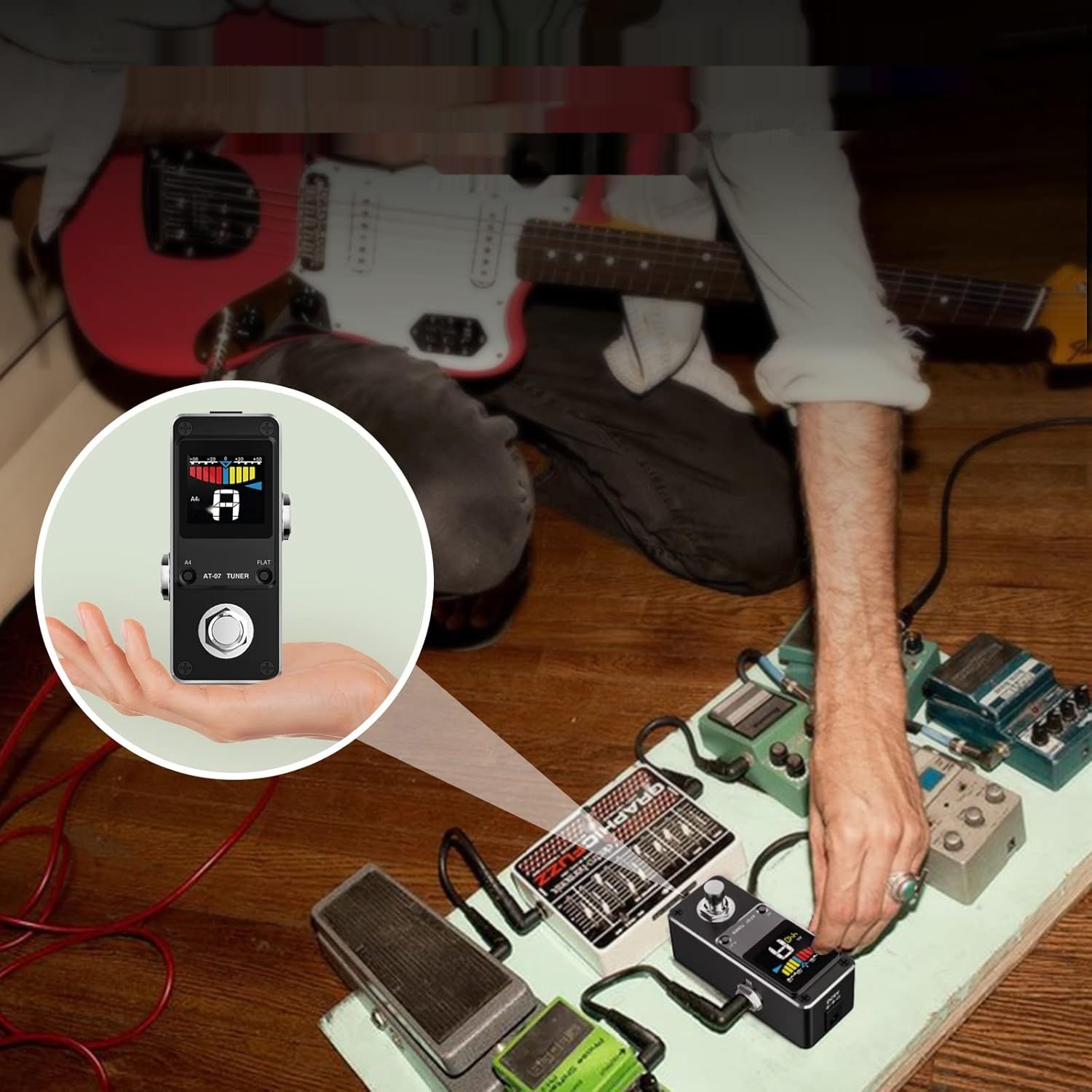 Mini chromatyczny tuner do gitary i basu z wyświetlaczem LCD.