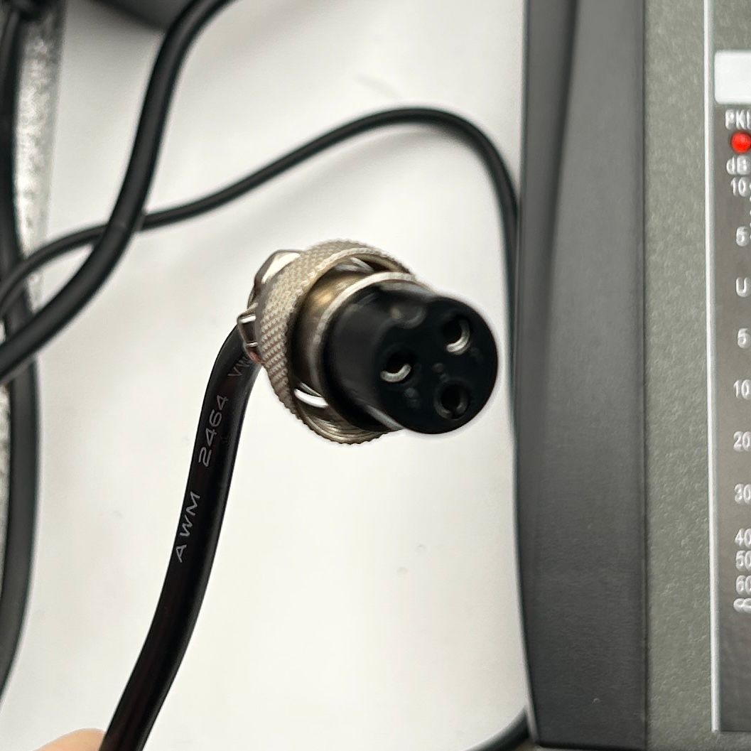 Depusheng DA8: 8-kanałowa konsola miksująca z Bluetooth i USB.