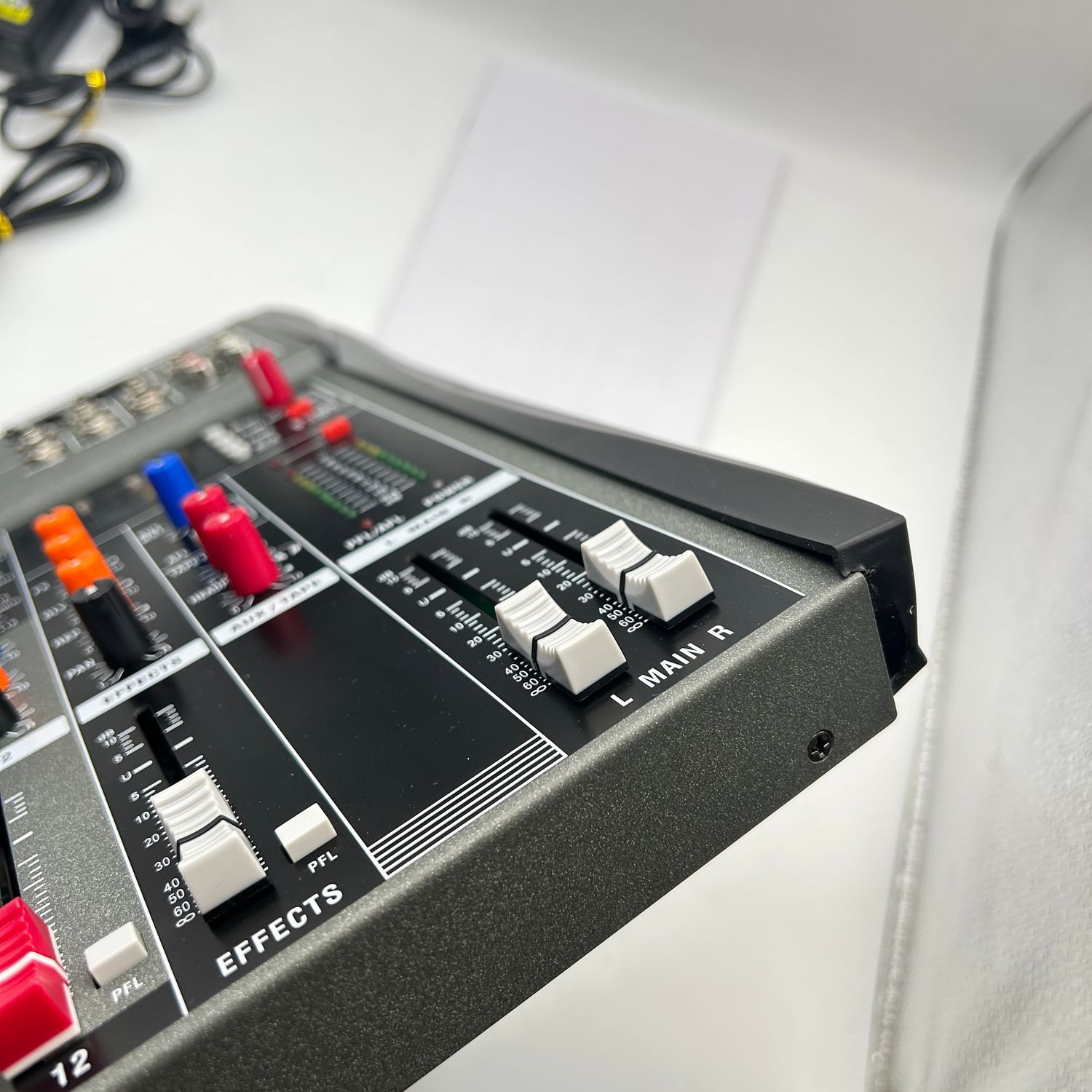 Depusheng DA12 mikser DJ z USB, Bluetooth, XLR, 48V, Cinch, 12-kanałowy.