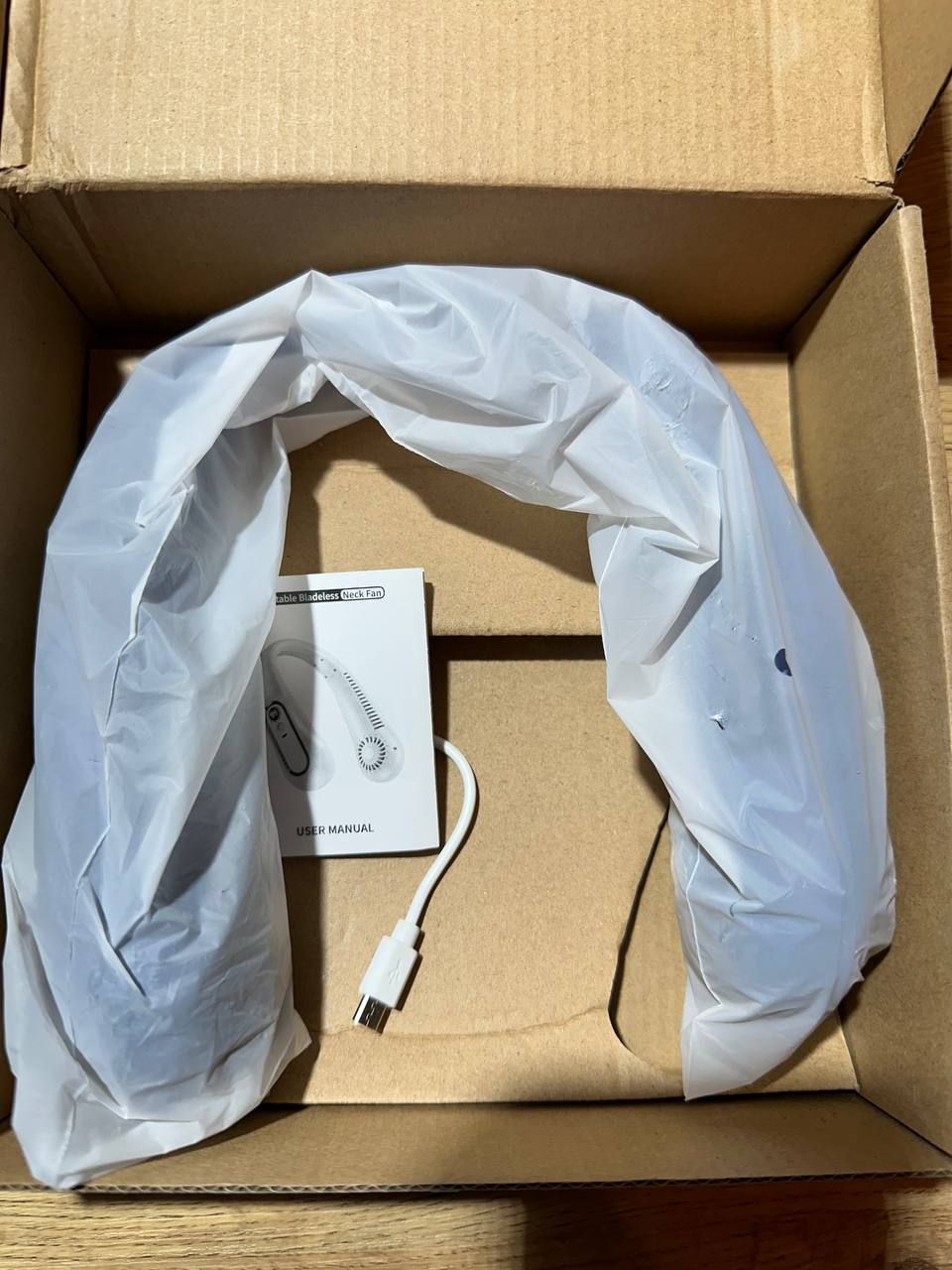 Wentylator na szyję, mini USB bezłopatkowy, 5-stopniowa regulacja USB, przenośny wentylator na szyję niebieski