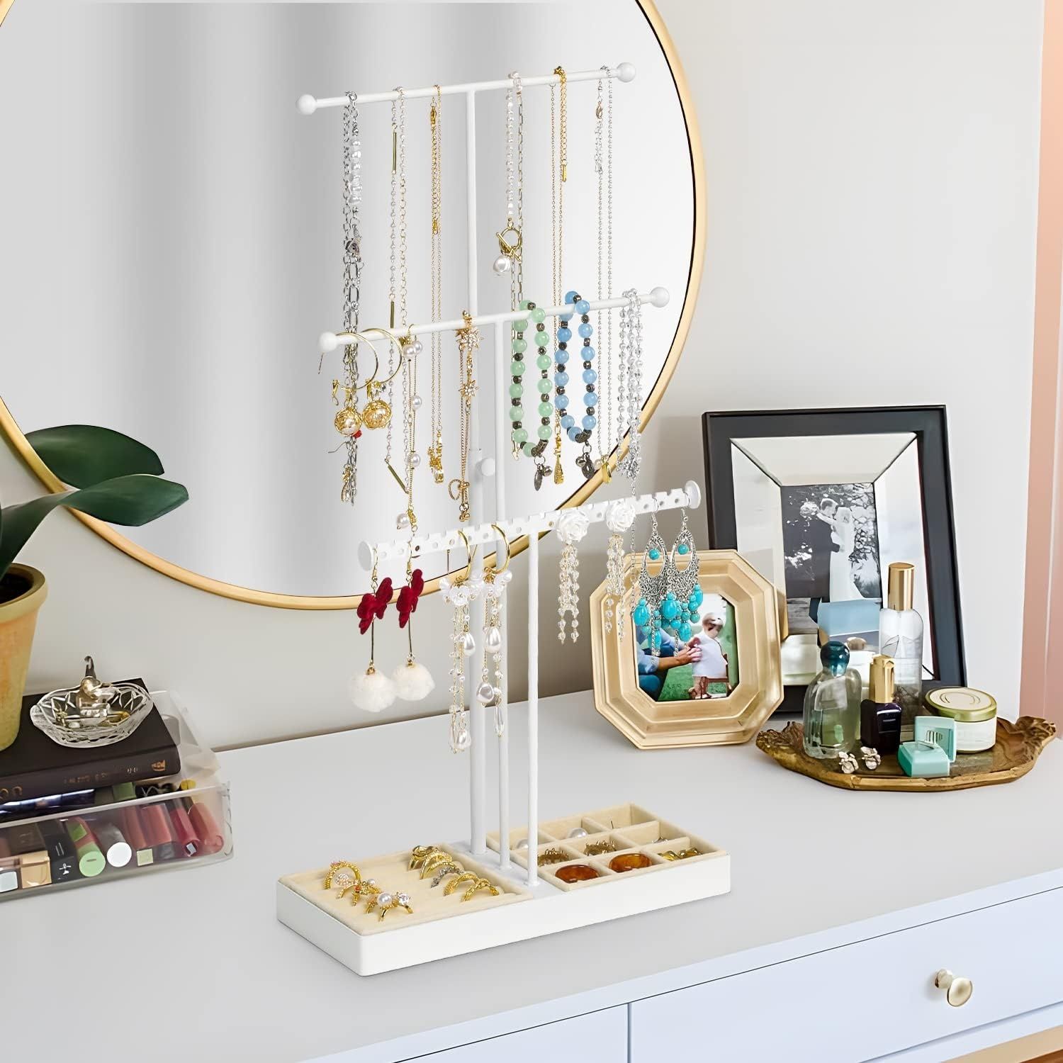 Stojak na biżuterię JUPELI: nowoczesny design, regulowana wysokość, taca.