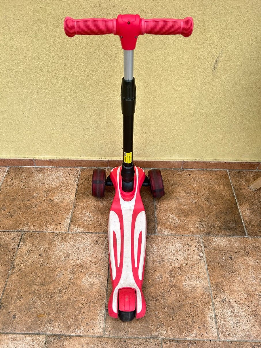 LOL-FUN Dziecięca hulajnoga z 3 kółkami LED