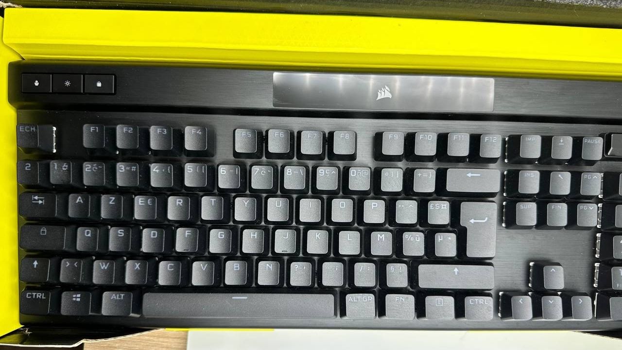Corsair K70 Pro RGB USB-C Optyczna-Mechaniczna klawiatura do gier - FR układ, AZERTY - Czarny