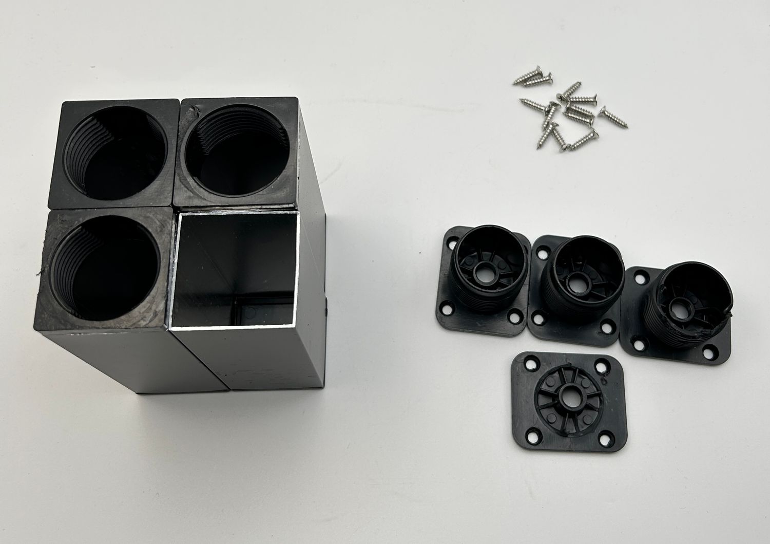 PUTOAHAO 4 Nóżki do Mebli, Regulowana Stopa Mebli Kwadratowa (40 mm)