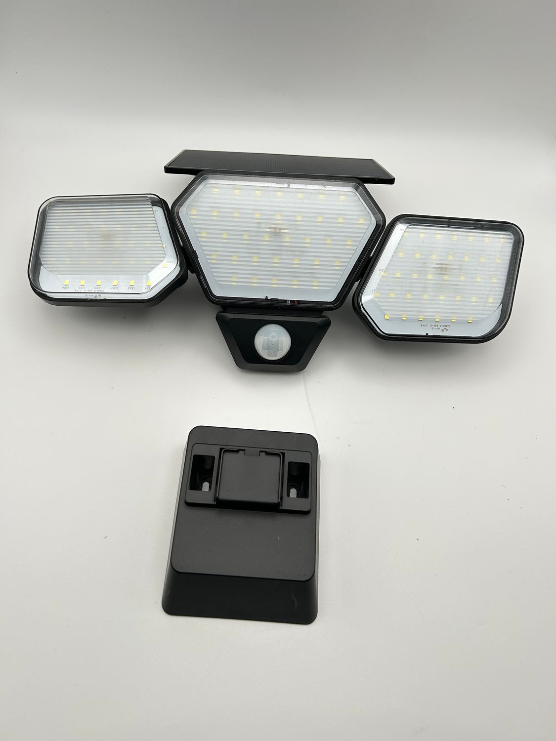 Linkind Lampa Solarna Zewnętrzna, 1600lm, 105 LED Reflektor, IP65
