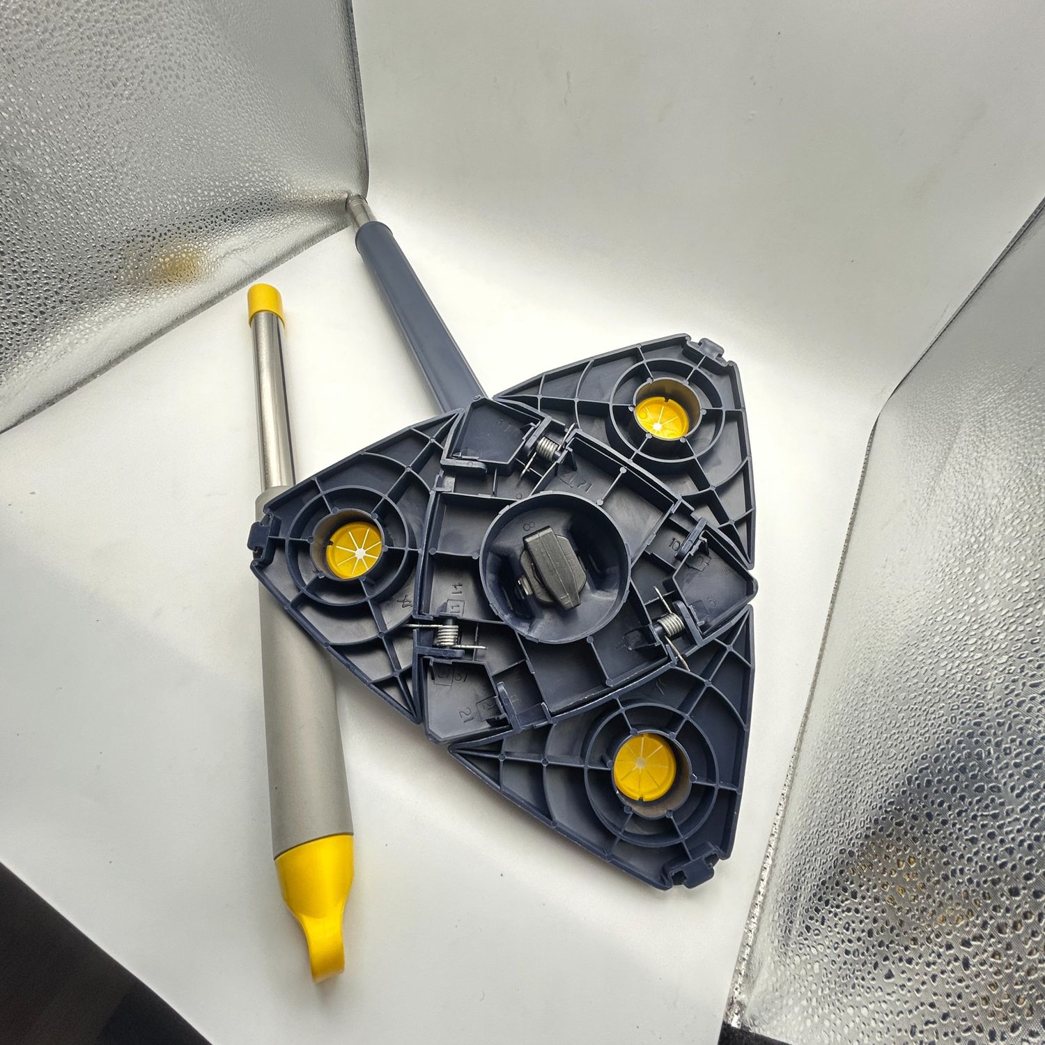 Klink Samowyciskający mop do płytek i ścian, z uchwytem ściennym, zawiera 5 ściereczek